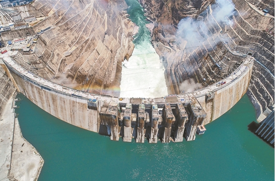 白鹤滩水电站大坝全线浇筑到顶 300米级特高拱坝建造技术实现突破