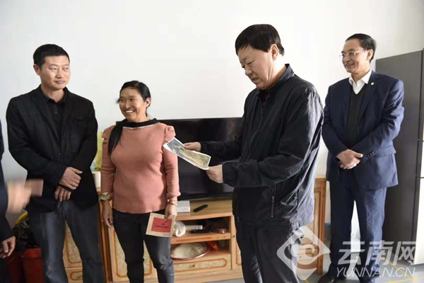 中国农业发展银行党委书记董事长解学智到马关县调研定点扶贫工作