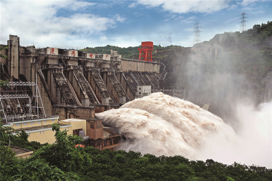 漫湾大坝泄洪